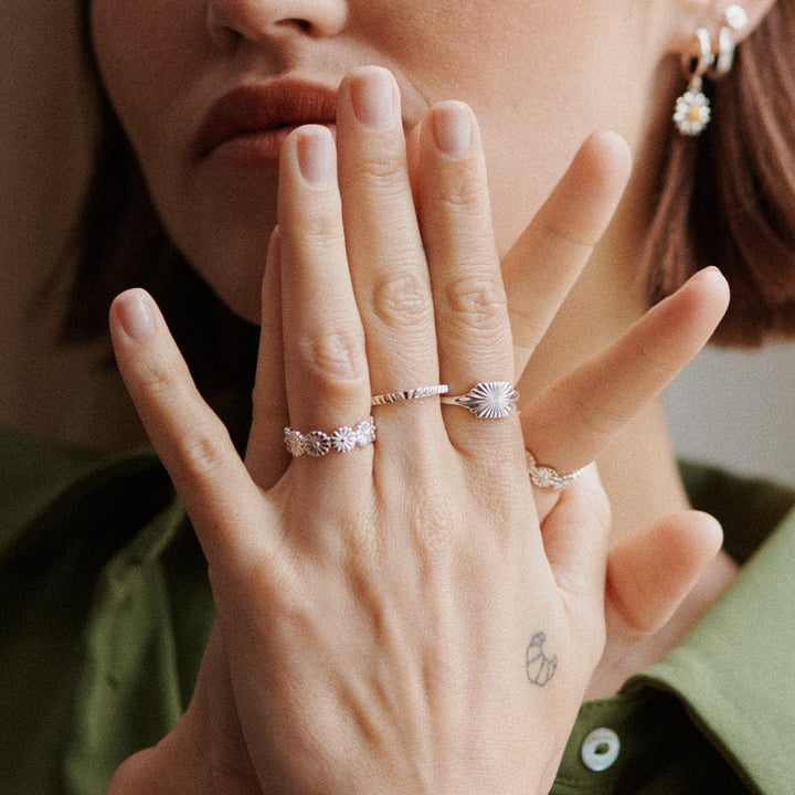 Daisy Bloom Crown Band Ring