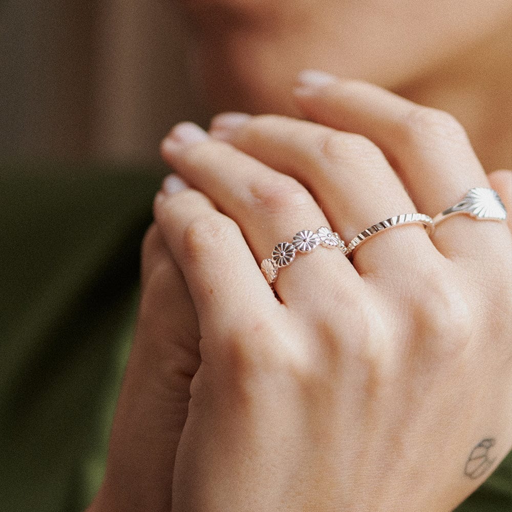 Daisy Bloom Crown Band Ring