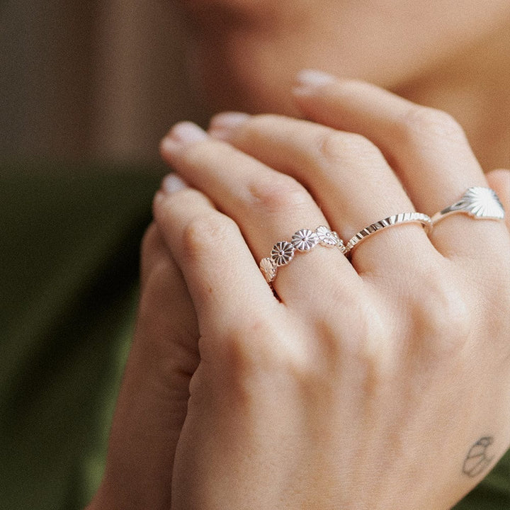 Daisy Bloom Crown Band Ring