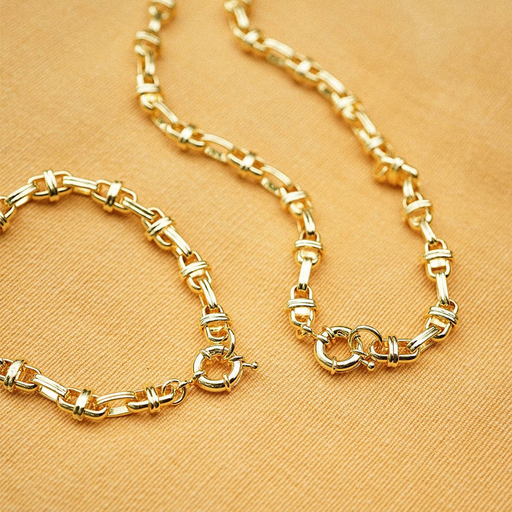 Daisy Gold Chunky Polly Lock Chain Statement Necklace - MococoDaisy LondonSPN10_GP5056104139141Necklaces