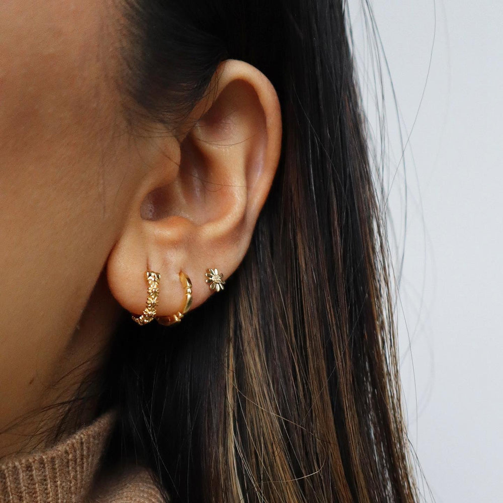 Daisy London 18ct Gold 10mm Daisy Iota Hoop Earrings - MococoDaisy LondonE5016_GP5056104109175Earrings