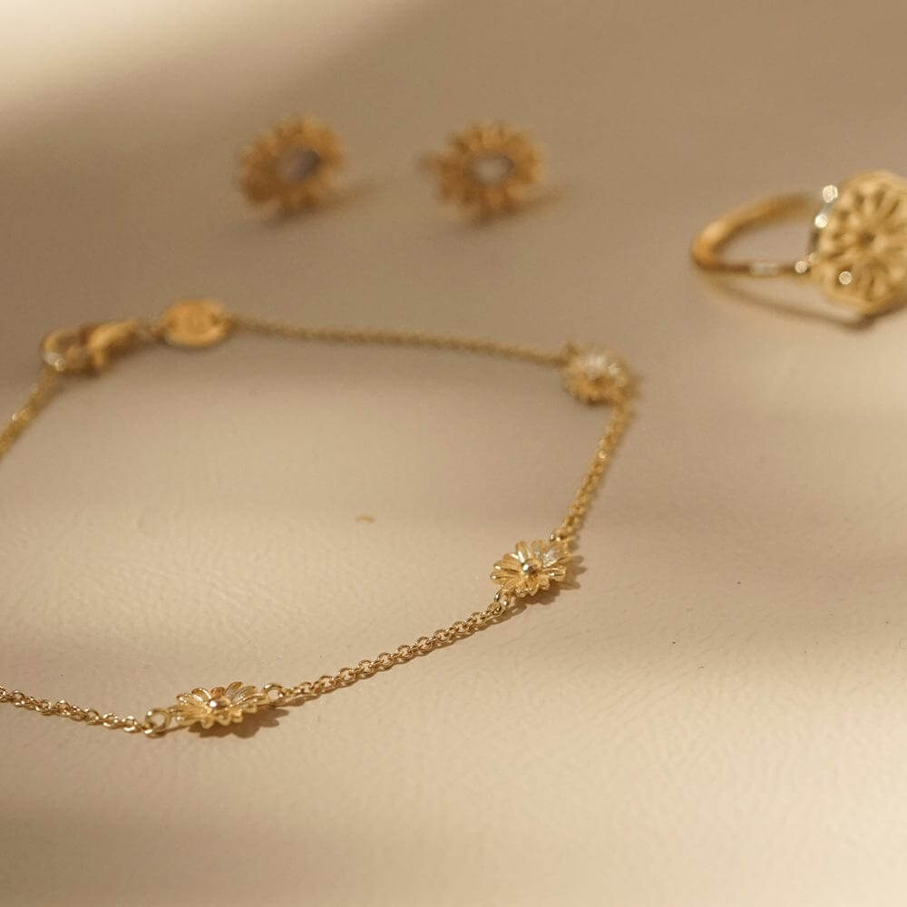 Daisy London 18ct Gold Plate Daisy Chain Flower Bracelet image 2