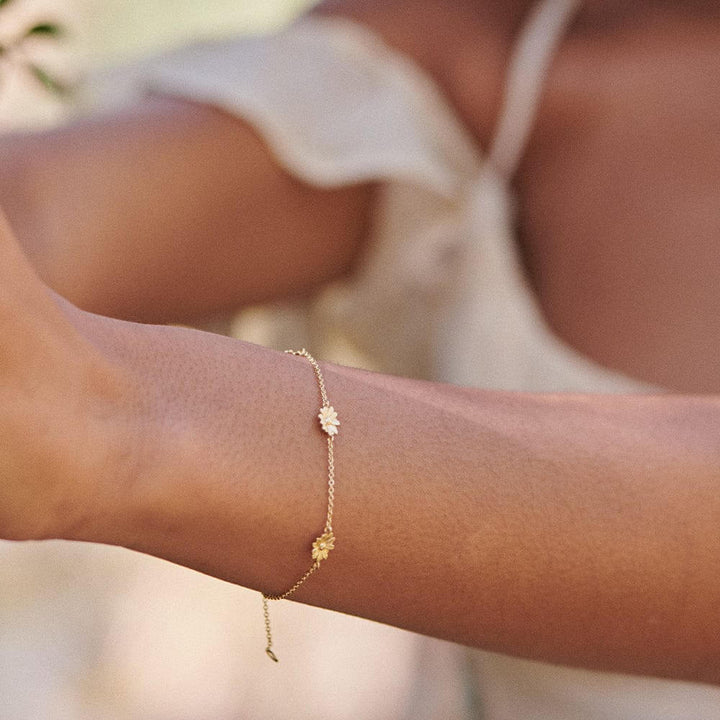 Daisy London 18ct Gold Plate Daisy Chain Flower Bracelet image 4