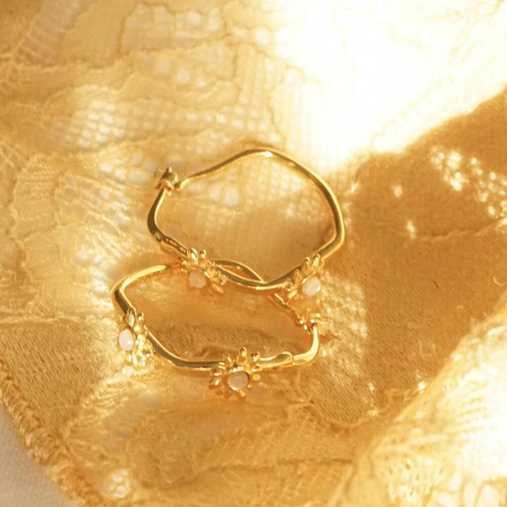 Daisy London 18ct Gold Plate Daisy Organic Mother Of Pearl Hoop Earrings - MococoDaisy LondonDBE02_GPEarrings
