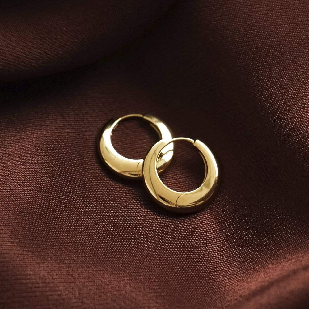 Daisy London 18ct Gold Plate Estee Lalonde Midi Dome Hoop Earrings - MococoDaisy London4ELE43_GPEarrings