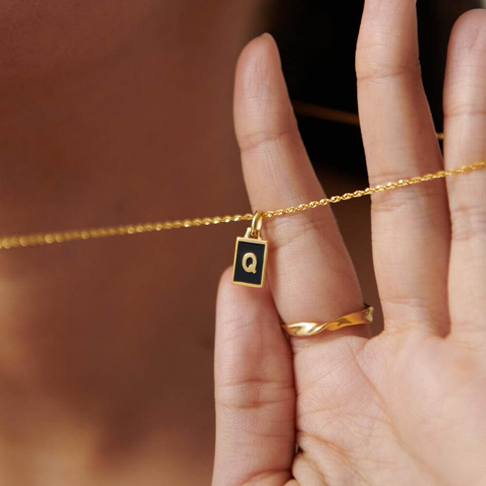 Daisy London 18ct Gold Plate Letter Q Personalised Initial Necklace - MococoDaisy LondonBETQ_GPNecklaces