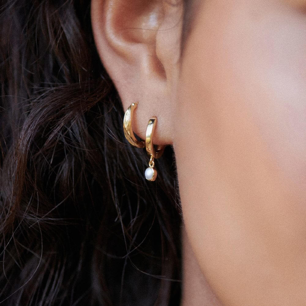 Daisy London 18ct Gold Plate Pearl Healing Huggie Hoop Earrings - MococoDaisy LondonASE02_GPEarrings