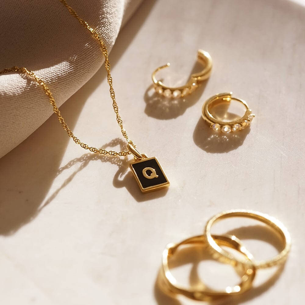Daisy London 18ct Gold Plate Personalised Initial Pendant-Q image 1
