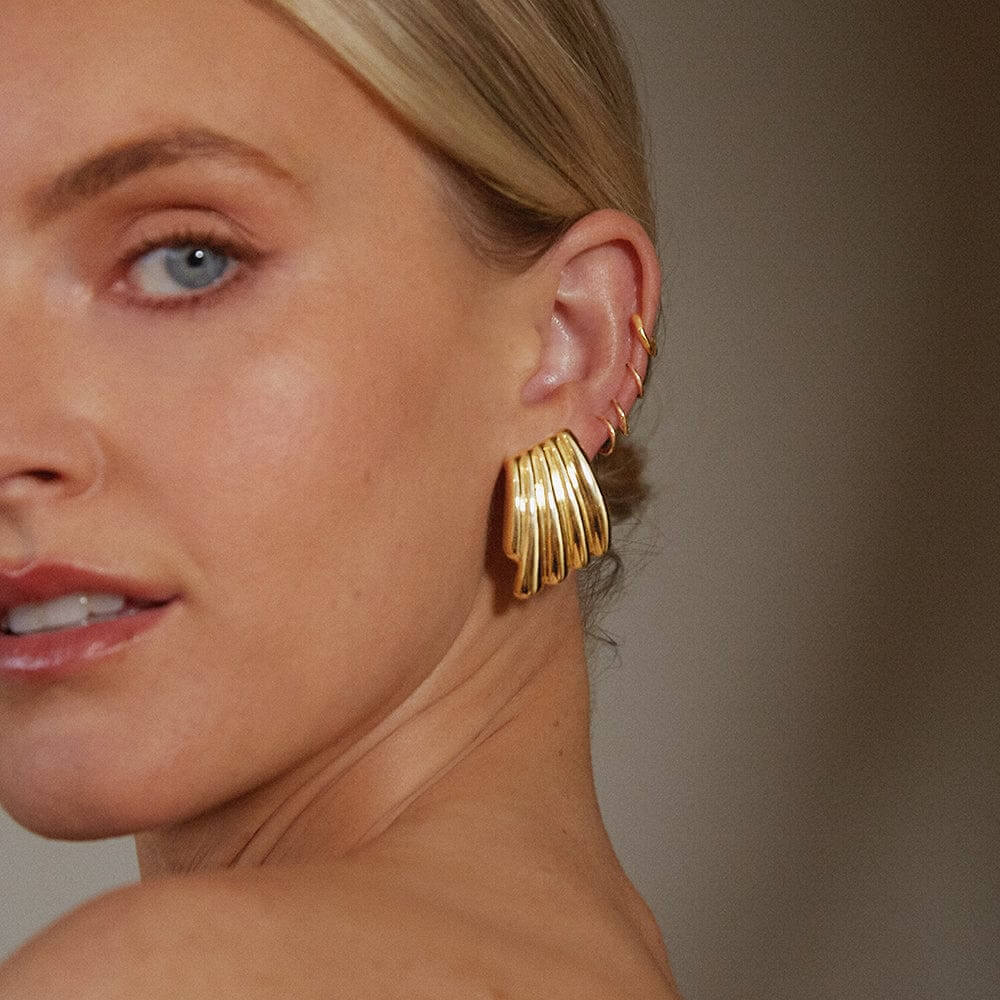 Daisy London 18ct Gold Plate Polly Sayer Oversized Wave Stud Earrings - MococoDaisy LondonSPE11_GPEarrings