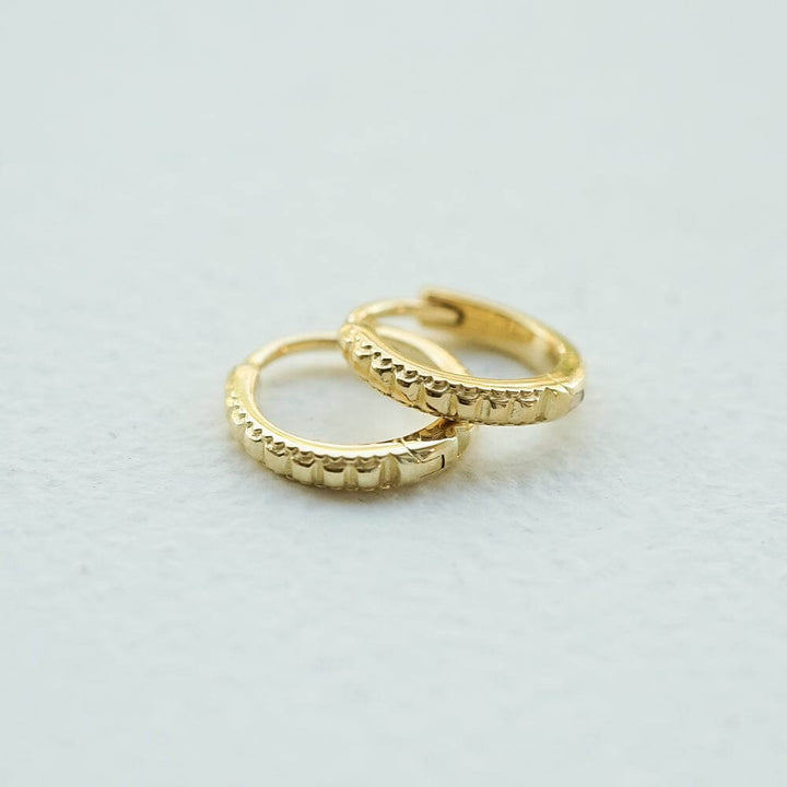 Daisy London 18ct Gold Plate Polly Sayer Ridge Huggie Hoop Earrings - MococoDaisy LondonSPE04_GPEarrings
