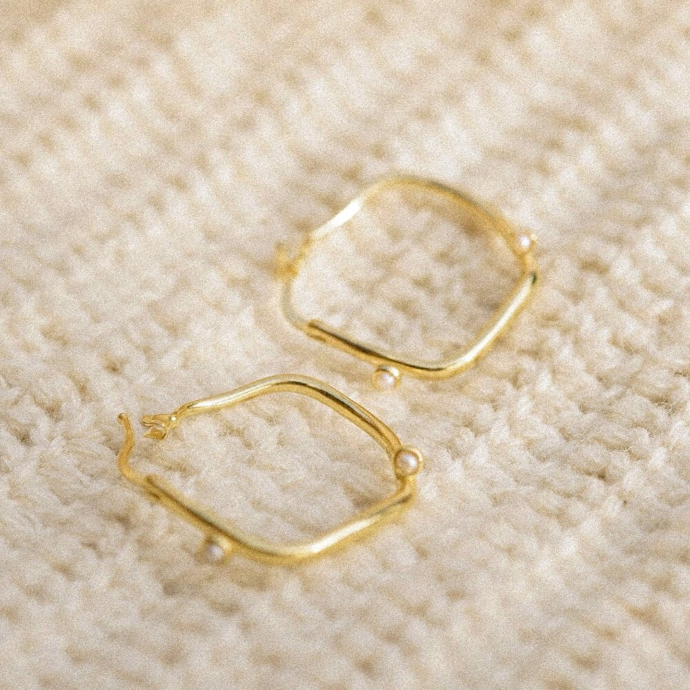 Daisy London 18ct Gold Plate Shrimps Organic Pearl Hoop Earrings - MococoDaisy LondonSHE003_GPEarrings