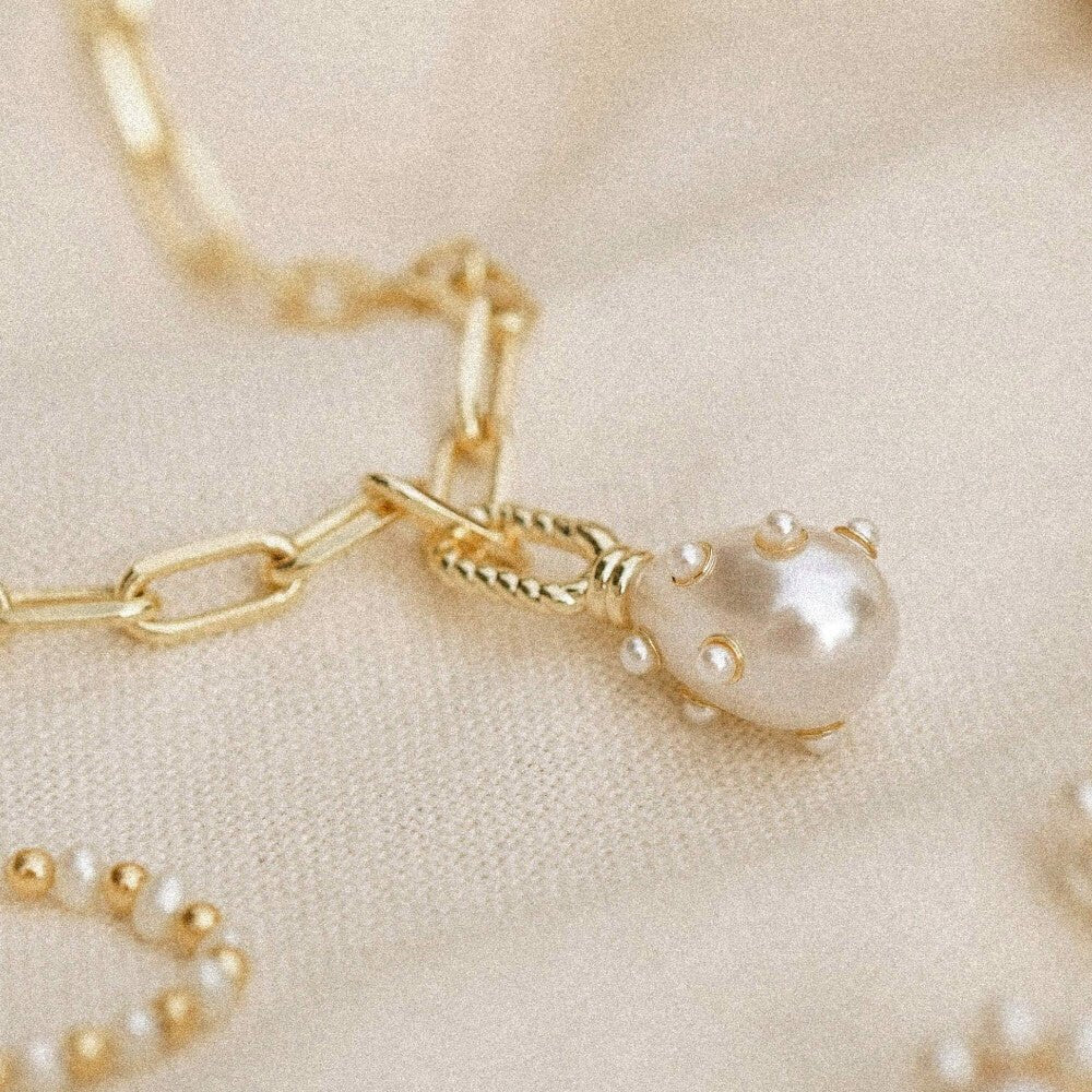 Daisy London 18ct Gold Plate Shrimps Pearl Charm Bracelet - MococoDaisy LondonGSET160_GPBracelets
