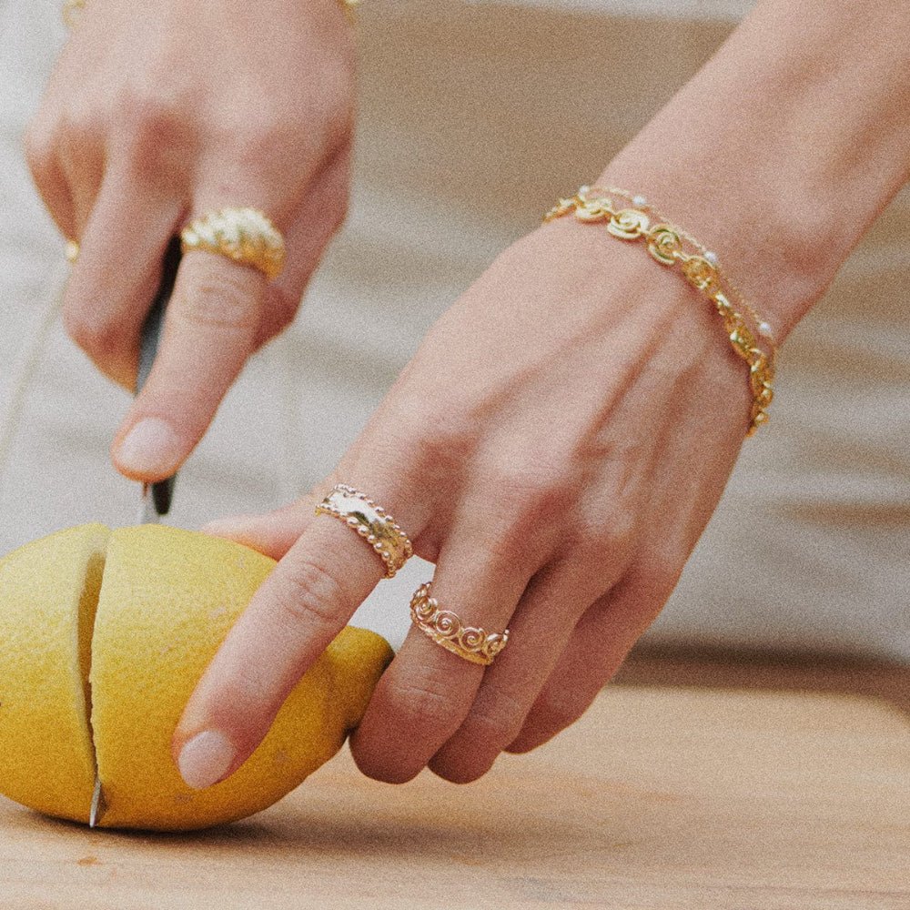 Daisy London 18CT Gold Plate Spiral Chain Bracelet - MococoDaisy LondonSBR09_GP5056104135563Bracelets