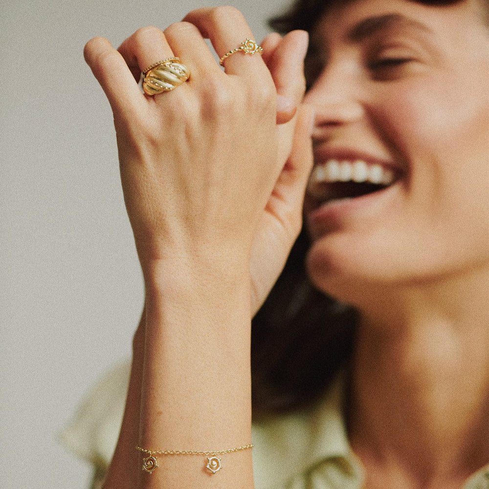 Daisy London 18CT Gold Plate Spiral Sun Drop Bracelet - MococoDaisy LondonSBR08_GP5056104135501Bracelets