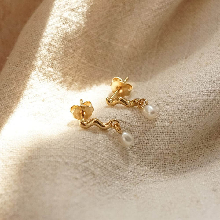 Daisy London 18ct Gold Plate Wave Seed Pearl Stud Earrings - MococoDaisy LondonTE02_GPEarrings