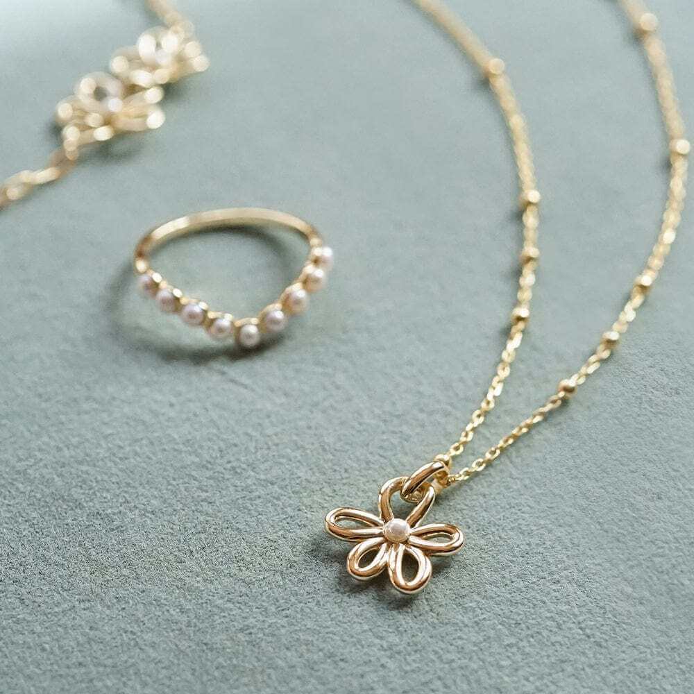 Daisy London Gold Daisy Bow Pendant Necklace - MococoDaisy LondonBPN01_GP5056104132654Charms & Pendants