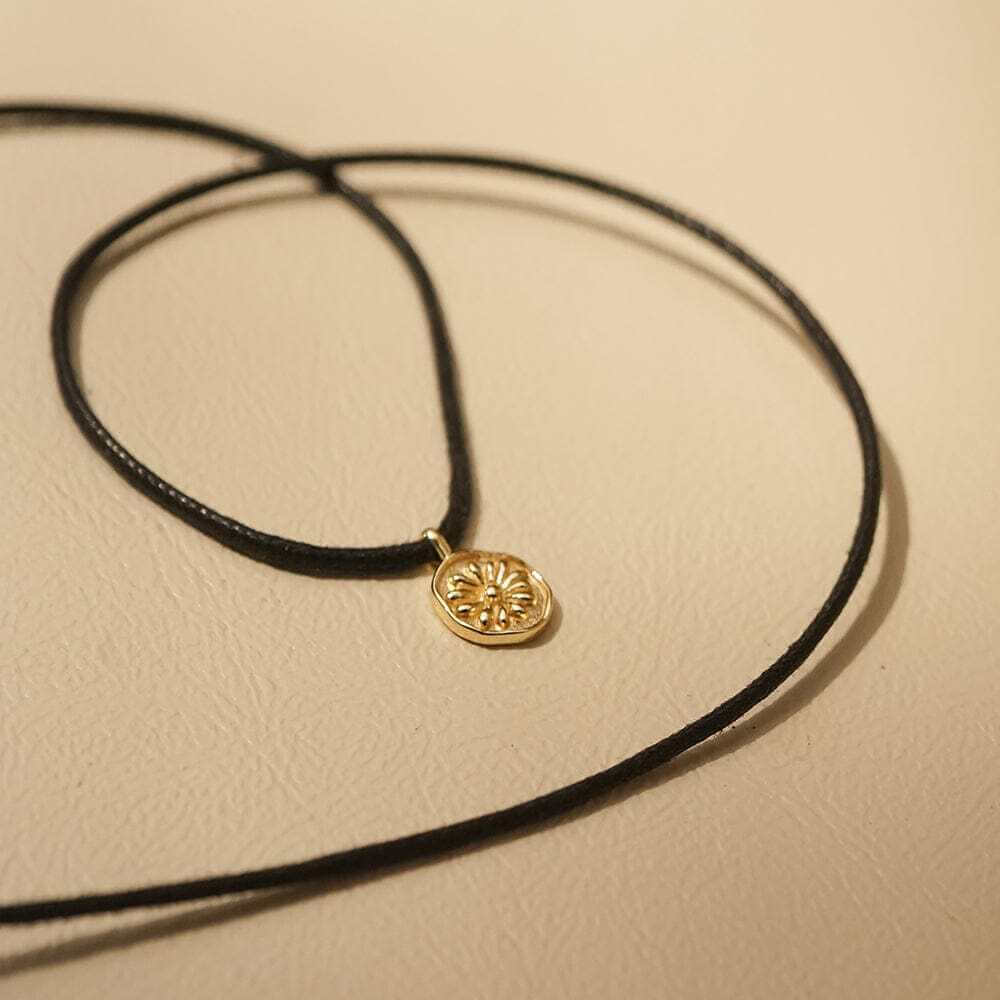 Daisy London Gold Daisy Cord Flower Necklace - MococoDaisy LondonDBN01_GPNecklaces