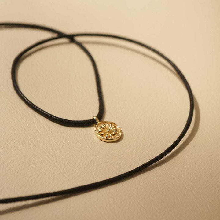 Daisy London Gold Daisy Cord Flower Necklace - MococoDaisy LondonDBN01_GPNecklaces