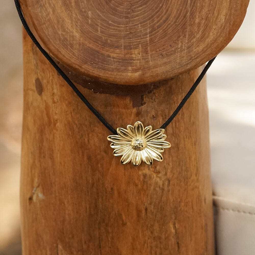 Daisy London Gold Daisy Large Cord Flower Necklace - MococoDaisy LondonDBN04_GPNecklaces