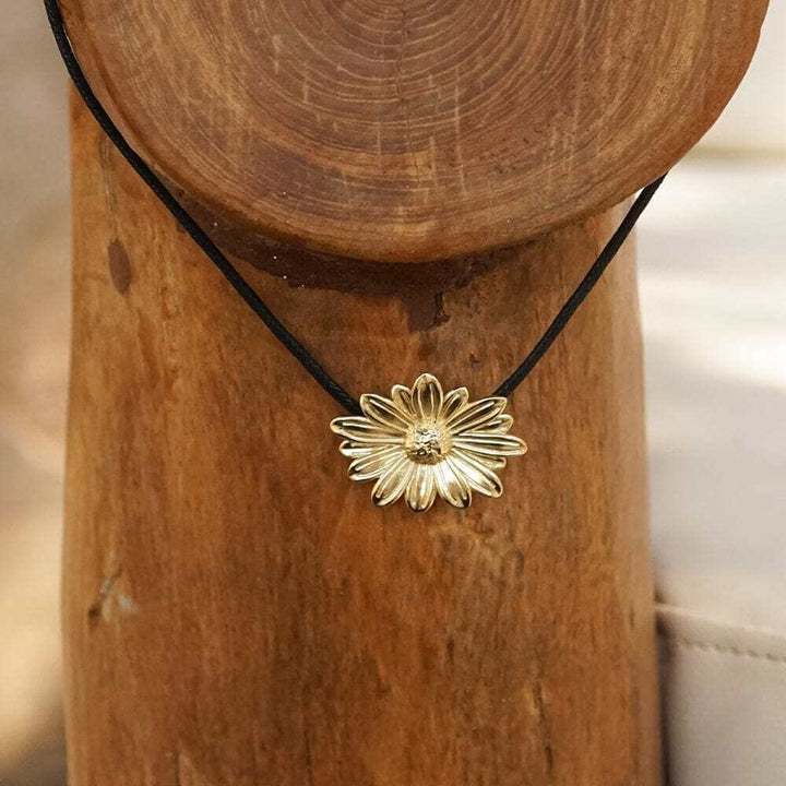 Daisy London Gold Daisy Large Cord Flower Necklace - MococoDaisy LondonDBN04_GPNecklaces