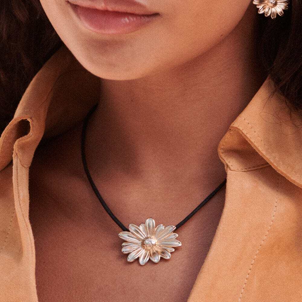 Daisy London Gold Daisy Large Cord Flower Necklace - MococoDaisy LondonDBN04_GPNecklaces