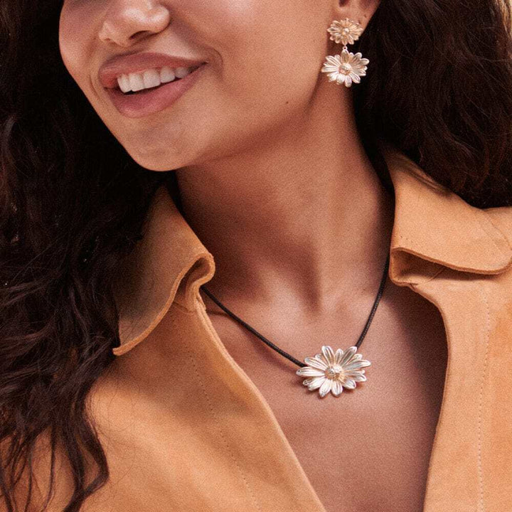 Daisy London Gold Daisy Large Cord Flower Necklace - MococoDaisy LondonDBN04_GPNecklaces