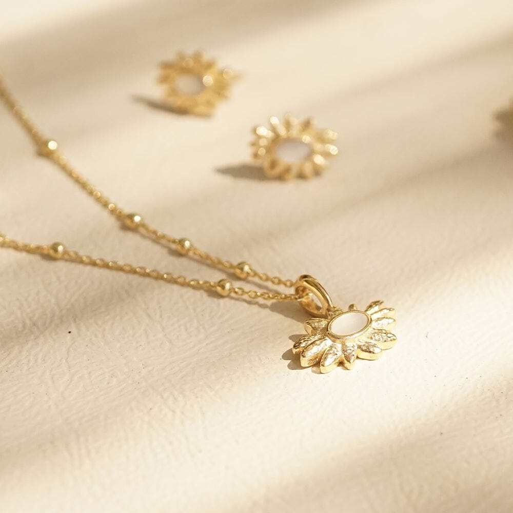 Daisy London Gold Daisy Mother Of Pearl Flower Necklace - MococoDaisy LondonDBN03_GPNecklaces
