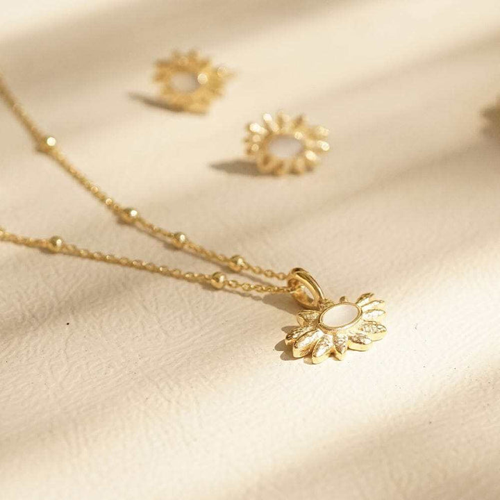 Daisy London Gold Daisy Mother Of Pearl Flower Necklace - MococoDaisy LondonDBN03_GPNecklaces