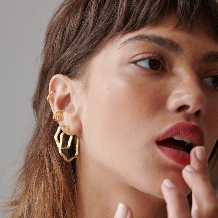 Daisy London Gold Maxi Wavy Hoop Earrings - MococoDaisy LondonE3100_GP5056104123867Earrings
