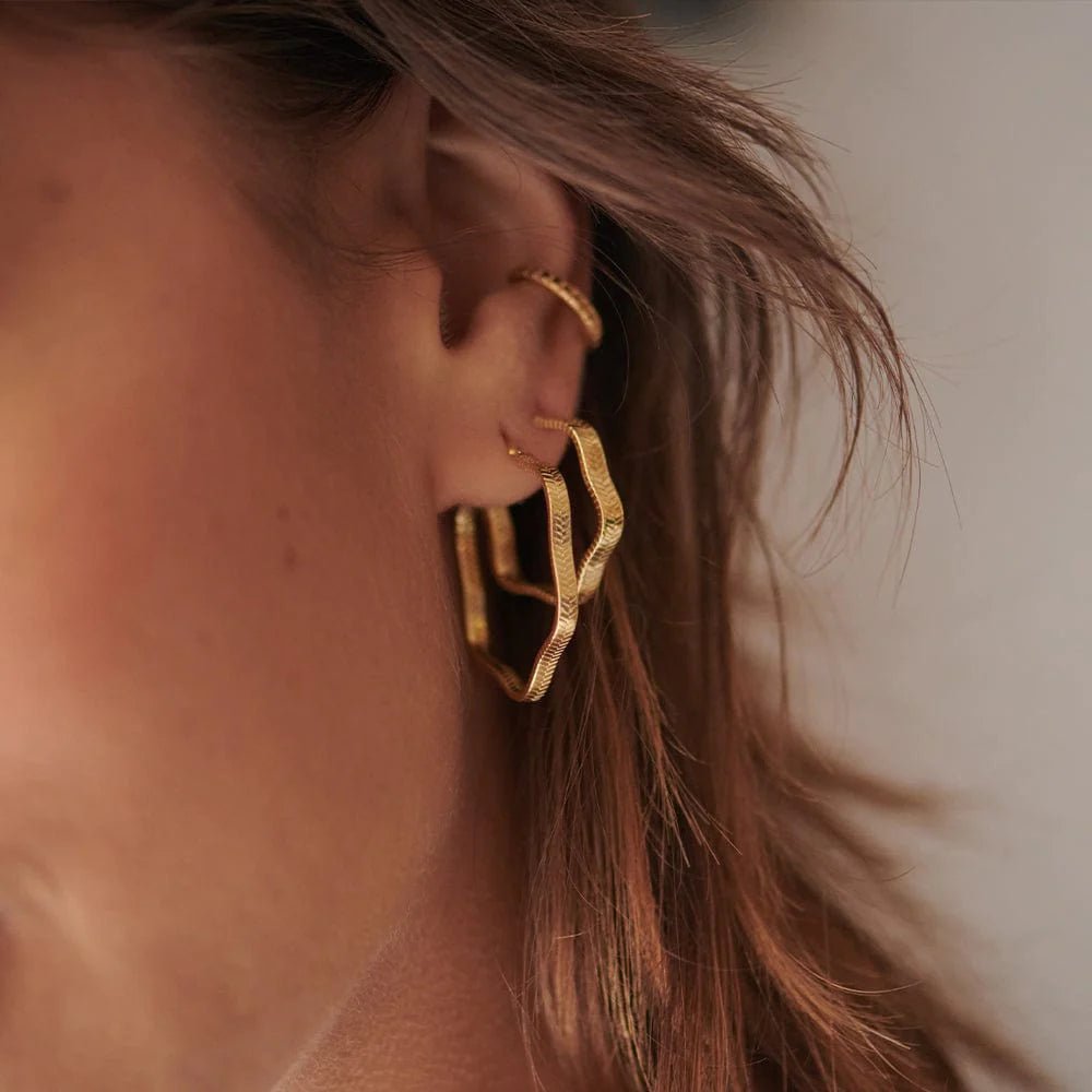 Daisy London Gold Maxi Wavy Hoop Earrings - MococoDaisy LondonE3100_GP5056104123867Earrings
