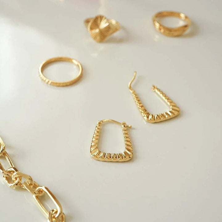 Daisy London Gold Midi Striped Creole Hoop Earrings - MococoDaisy LondonE3111_GP5056104124000Earrings