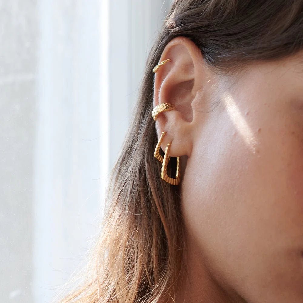 Daisy London Gold Midi Striped Creole Hoop Earrings - MococoDaisy LondonE3111_GP5056104124000Earrings