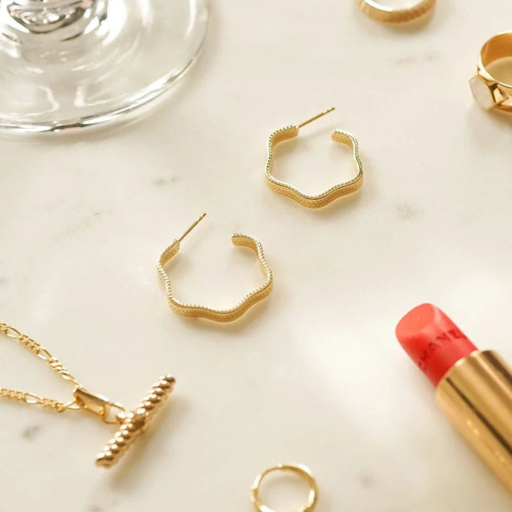 Daisy London Gold Midi Wavy Snake Hoop Earrings - MococoDaisy LondonE3101_GP5056104123881Earrings