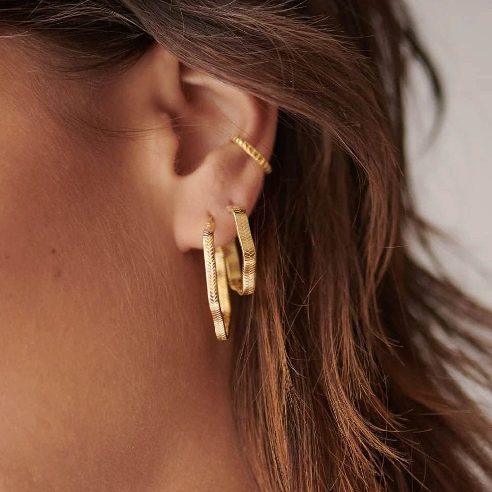 Daisy London Gold Midi Wavy Snake Hoop Earrings - MococoDaisy LondonE3101_GP5056104123881Earrings
