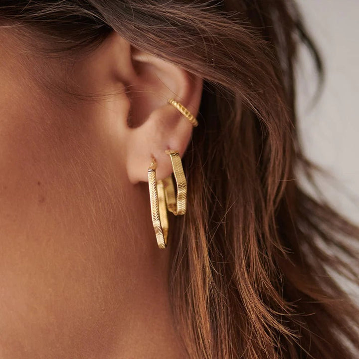 Daisy London Gold Midi Wavy Snake Hoop Earrings - MococoDaisy LondonE3101_GP5056104123881Earrings