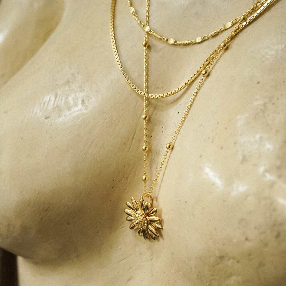 Daisy London Gold Plate Small English Daisy Necklace Additional Image - 2