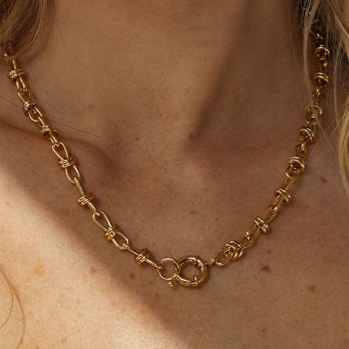 Daisy London Gold Polly Knot Chain Necklace - MococoDaisy LondonSPN01_GP5056104126240Necklaces