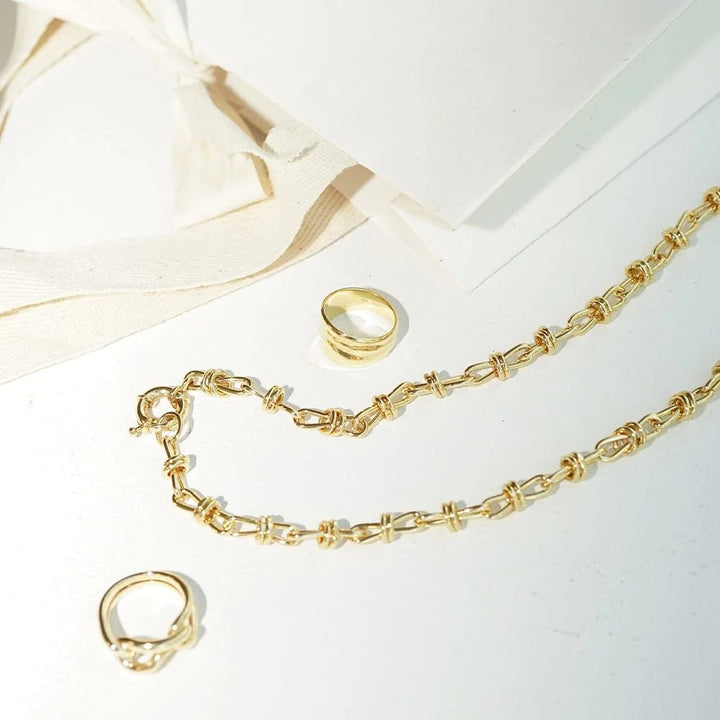 Daisy London Gold Polly Knot Chain Necklace - MococoDaisy LondonSPN01_GP5056104126240Necklaces