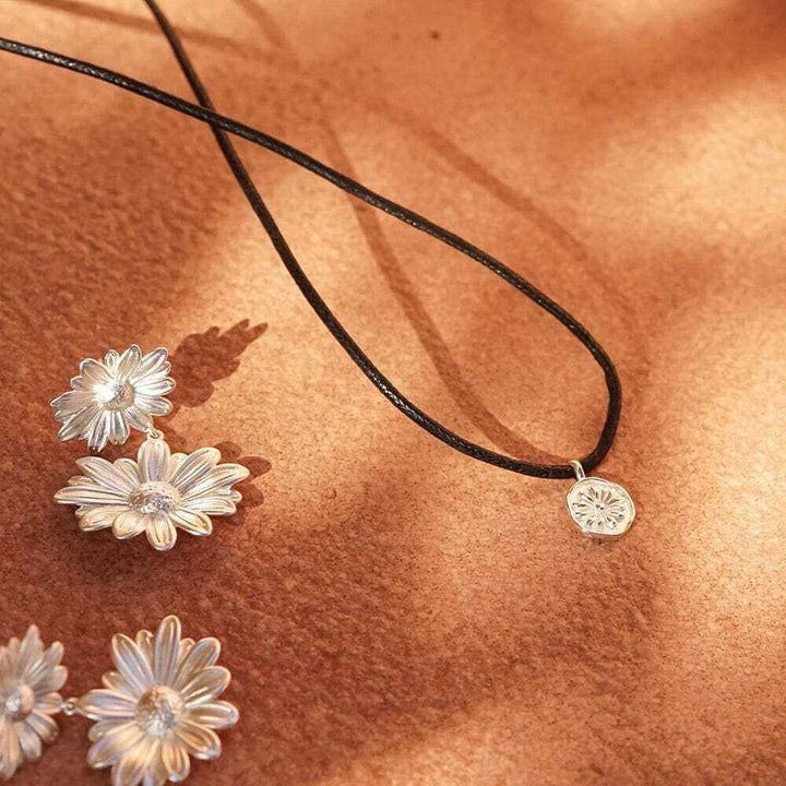 Daisy London Silver Daisy Cord Flower Necklace - MococoDaisy LondonDBN01_SLVNecklaces
