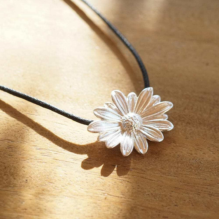Daisy London Silver Daisy Large Cord Flower Necklace - MococoDaisy LondonDBN04_SLVNecklaces