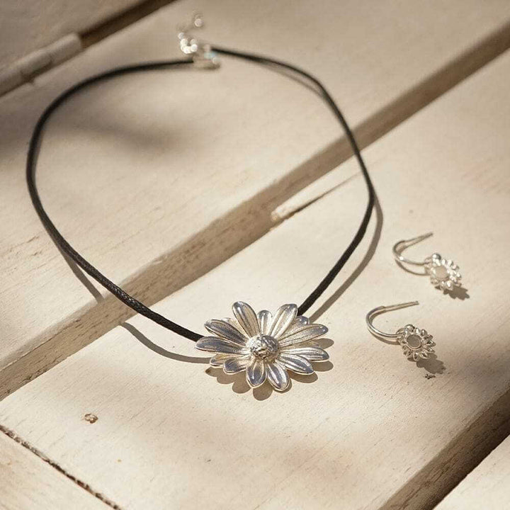 Daisy London Silver Daisy Large Cord Flower Necklace - MococoDaisy LondonDBN04_SLVNecklaces