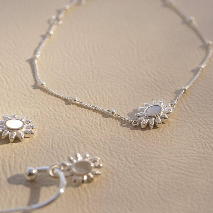 Daisy London Silver Daisy Mother Of Pearl Bracelet - MococoDaisy LondonDBBR02_SLVBracelets