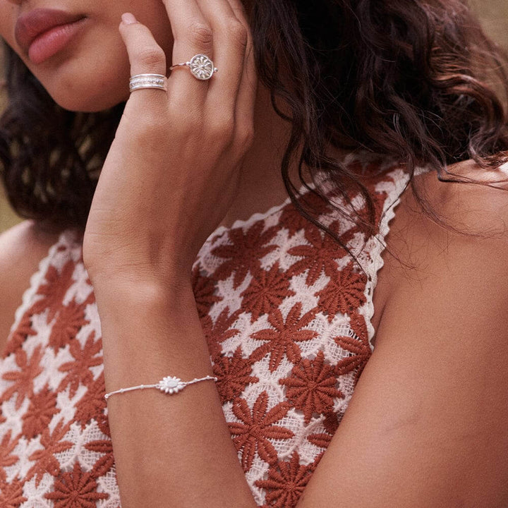 Daisy London Silver Daisy Mother Of Pearl Bracelet - MococoDaisy LondonDBBR02_SLVBracelets