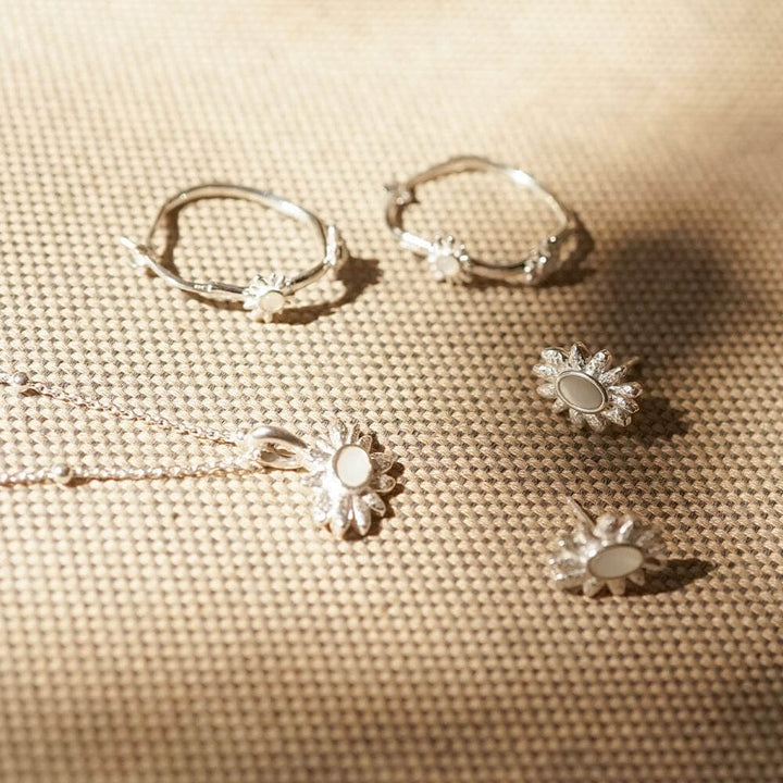 Daisy London Silver Daisy Mother Of Pearl Stud Earrings - MococoDaisy LondonDBE03_SLVEarrings