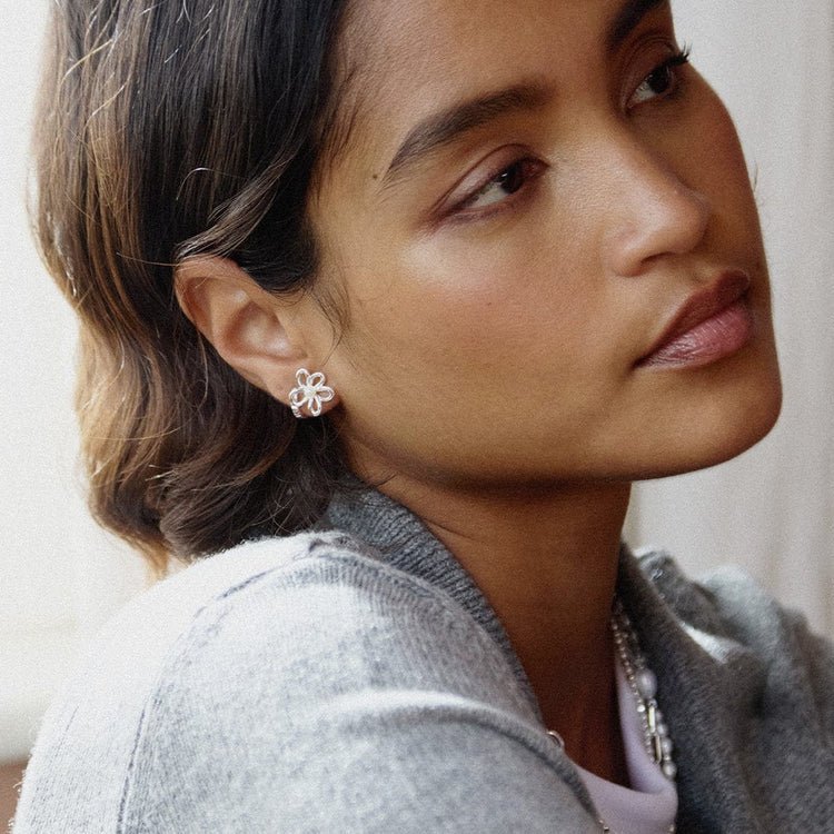 Daisy London Silver Daisy Pearl Stud Earrings - MococoDaisy LondonBPE01_SLVEarrings