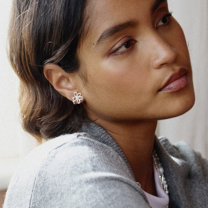 Daisy London Silver Daisy Pearl Stud Earrings - MococoDaisy LondonBPE01_SLVEarrings