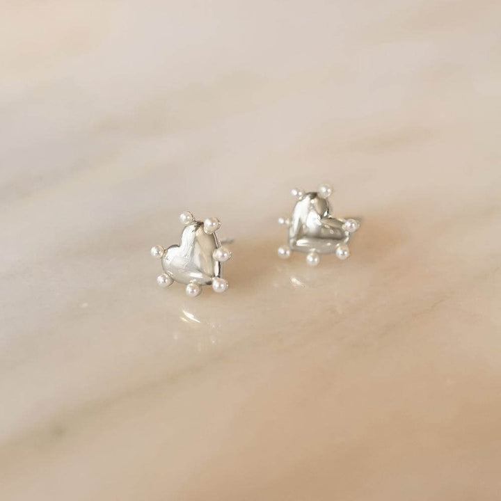 Daisy London Silver Heart Pearl Stud Earrings - MococoDaisy LondonHTE02_SLVEarrings