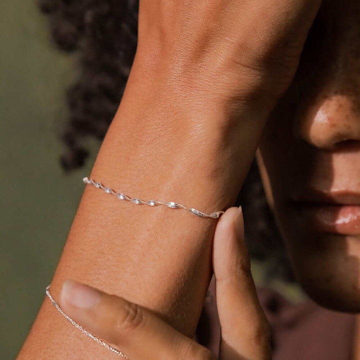 Daisy London Silver Helix Twisted Chain Bracelet - MococoDaisy LondonBRTWIST_SLVBracelets