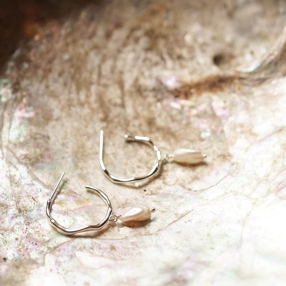Daisy London Silver Organic Hoop Pearl Drop Earrings - MococoDaisy LondonSE12_SLVEarrings