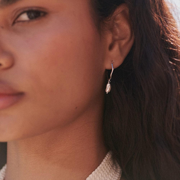 Daisy London Silver Organic Hoop Pearl Drop Earrings - MococoDaisy LondonSE12_SLVEarrings